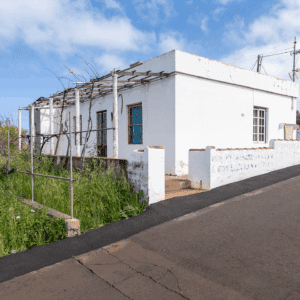 Verada, a single-story house with a cellar and panoramic views